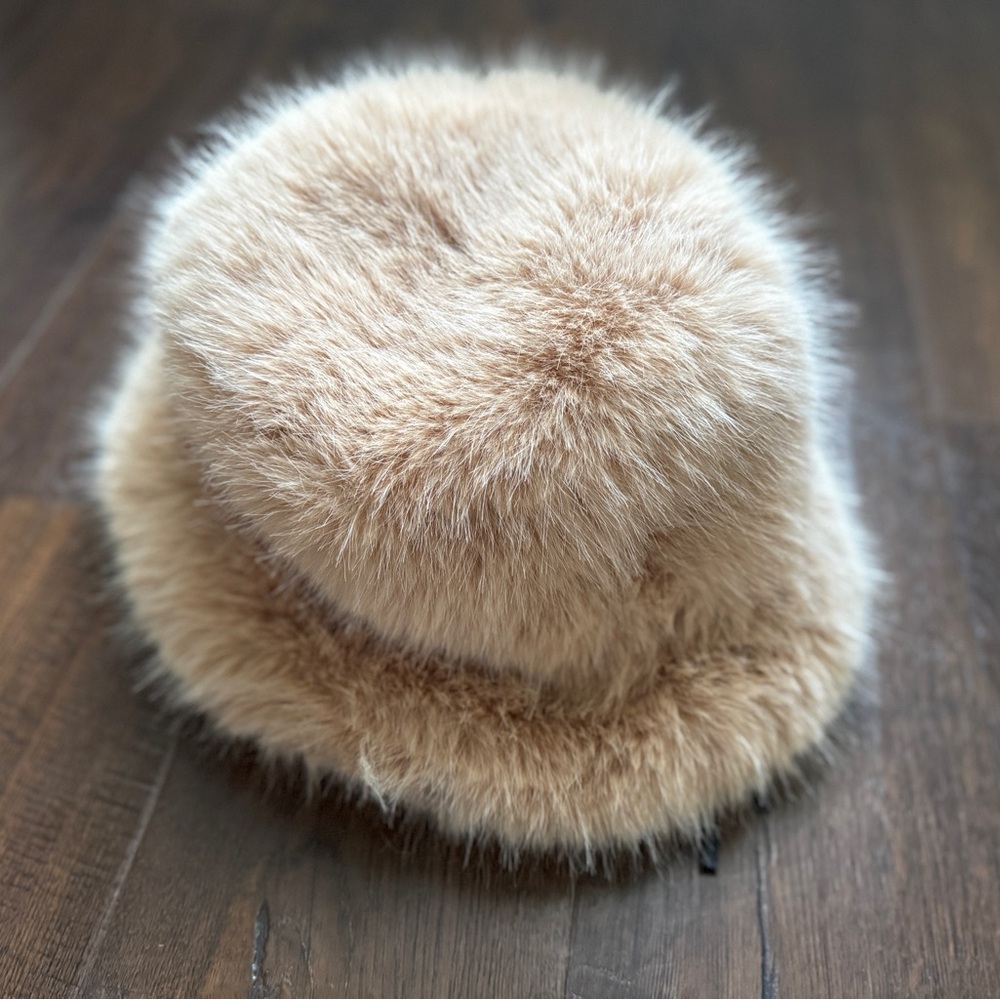 (Like new) Fluffy Faux Fur Bucket Hat – Light Brown/ beige Cozy Winter Essential